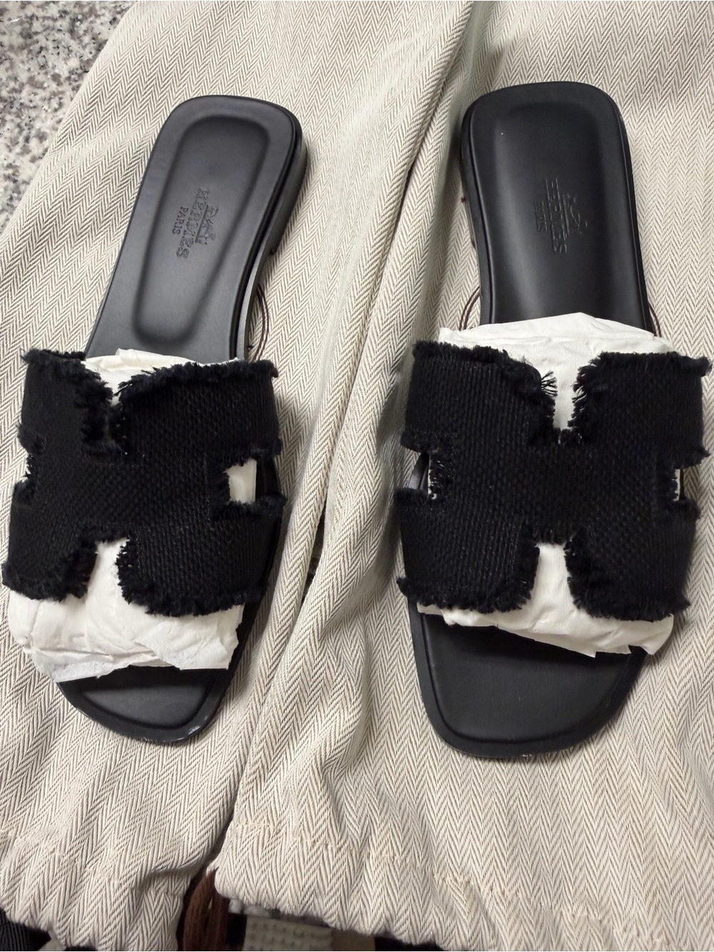Oran black sandals